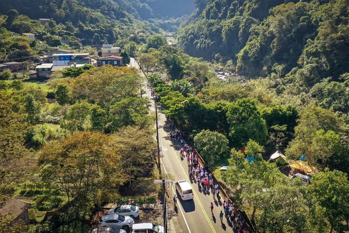 前進南庄石壁峽谷，體驗健行樂。　圖：參山國家風景區管理處／提供