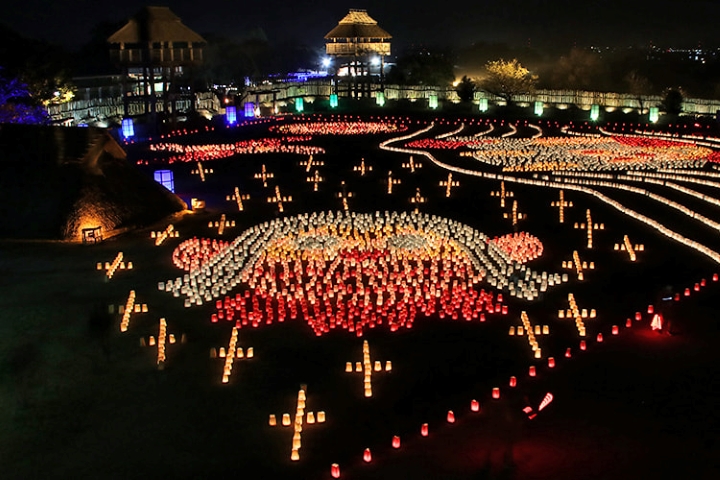 ▲2020年以抗疫吉祥物「阿瑪比埃」為主題的地上畫。　圖：吉野里歷史公園／提供