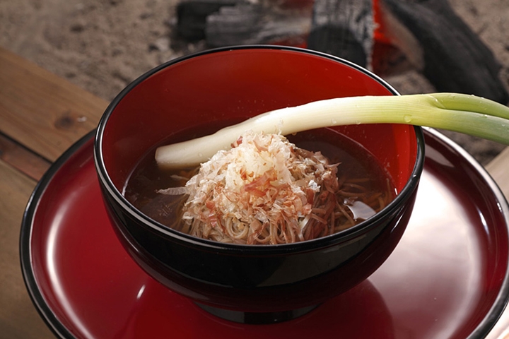 ▲大蔥蕎麥麵吃法獨特，但卻能品嘗到食材的最鮮味。　圖：福島県観光物産交流協会／來源