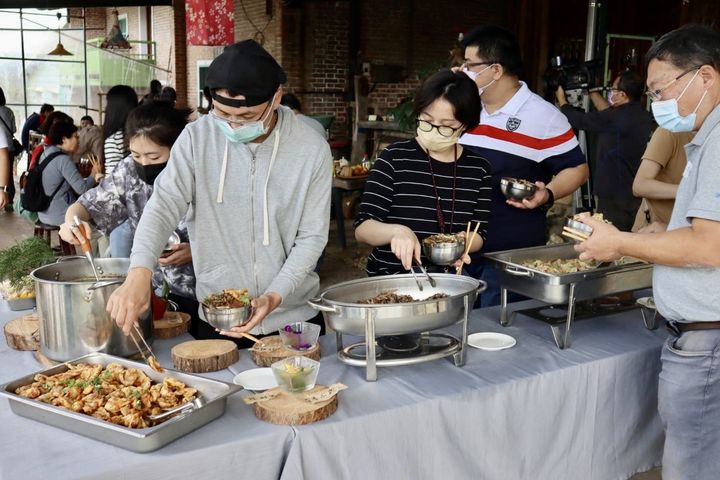 ▲享用在地食材製作的田園料理。　圖：參山國家風景區管理處／提供