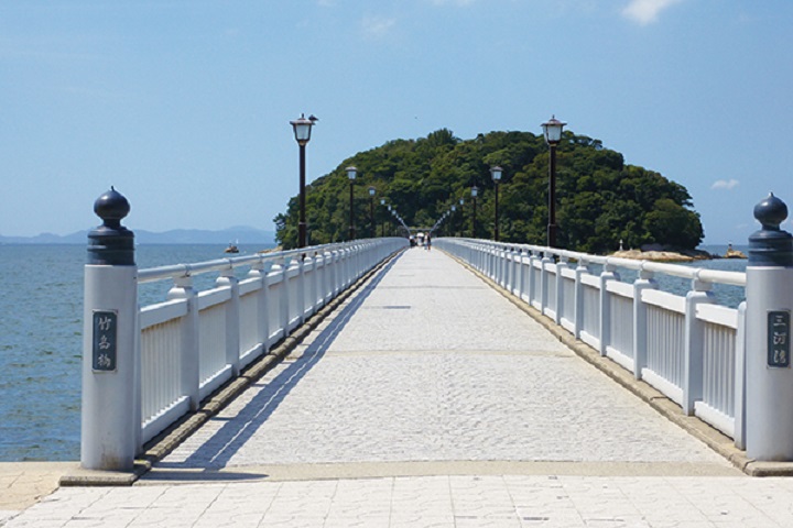 ▲走過這座長橋便是竹島。　圖：愛知縣東三河總局／提供
