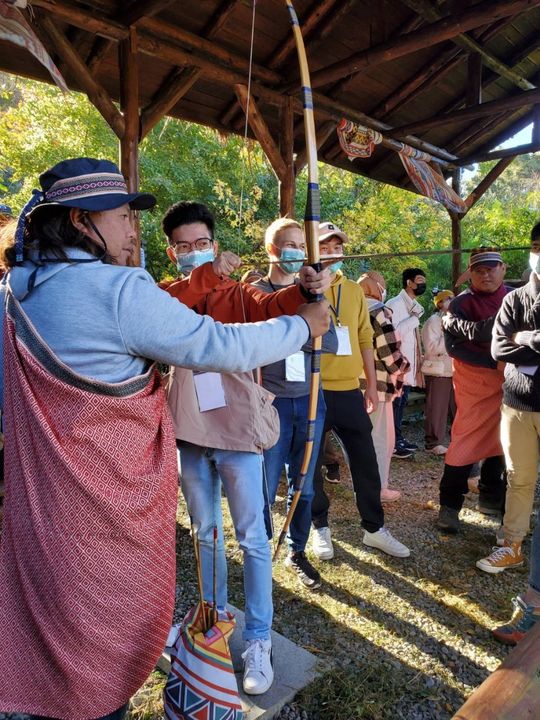 ▲外籍生體驗原住民射箭。　圖：參山國家風景區管理處／提供