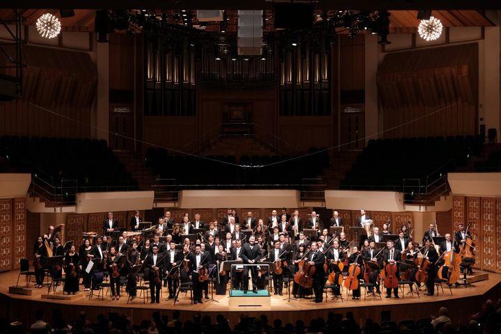 ▲榮獲《留聲機》雜誌2019年「年度管弦樂團大獎」的香港管弦樂團，將於西九文化區的戶外跨年倒數演唱會獻上動人演奏，迎接新年。　攝：嘉霖/港樂／提供