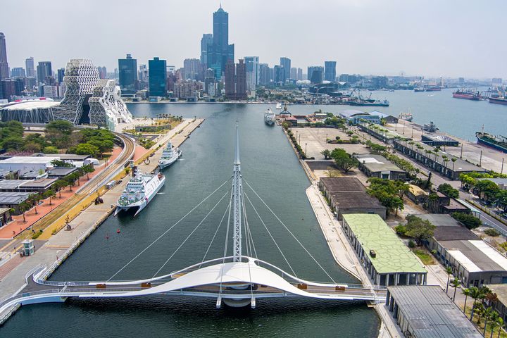 高雄大港橋壯闊美景。　圖：高雄市政府觀光局／提供