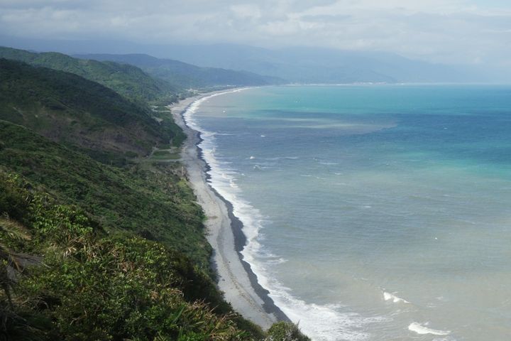 旭海觀音鼻自然保留區壯闊山海美景。　圖：屏東縣政府傳播暨國際事務處／提供