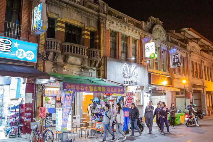 ▲旗山老街吸引許多旅客前往觀光旅遊。　圖：高雄市政府觀光局／提供