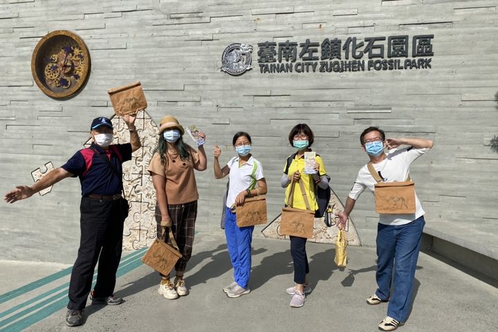 遊客搭乘台灣好行山博行線可至臺南左鎮化石園區遊玩。　圖：臺南市政府觀光旅遊局／提供