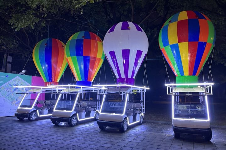 ▲熱氣球行動光車提供民眾拍照。　圖：高雄市政府觀光局／提供