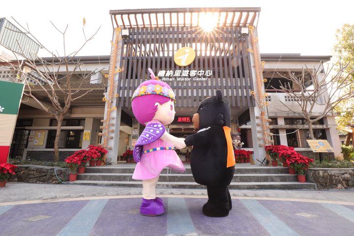 ▲喔熊和紫紫(茂管處吉祥物) 共同力推台灣燈會高屏遊程。　圖：茂林國家風景區管理處／提供