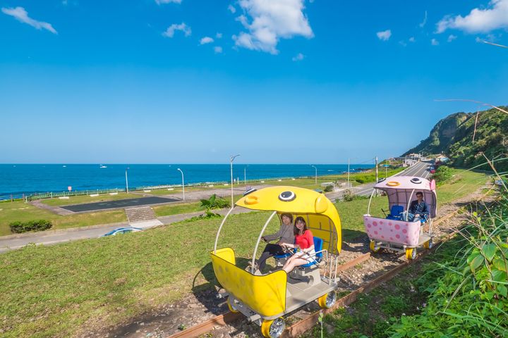 ▲深澳鐵道自行車享受山海一線的騎乘樂趣。　圖：新北市政府觀光旅遊局／提供