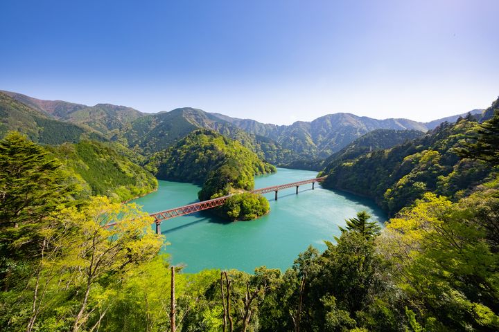 大井川鐵道川井線上的奧大井湖上車站。　圖：３市１町広域観光連携協議会／提供