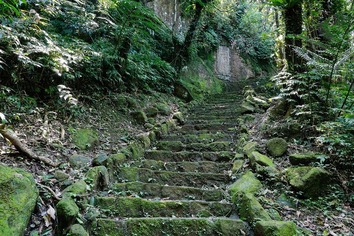 ▲淡蘭古道北路必訪的金字碑。　圖：新北市政府觀光旅遊局／提供