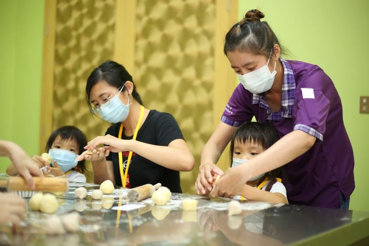 ▲阿聰師芋頭文化館推出芋頭酥DIY體驗活動。　圖：阿聰師芋頭文化館／提供