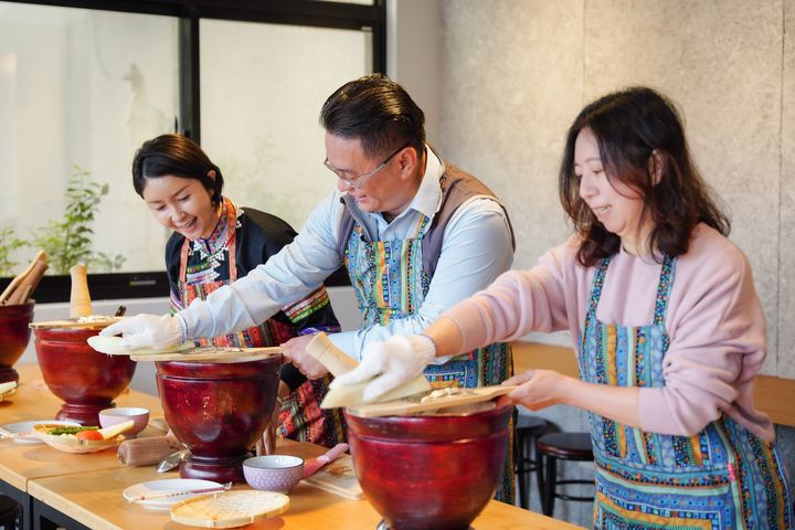 ▲木瓜絲教學。　圖：桃園市政府觀光旅遊局／提供