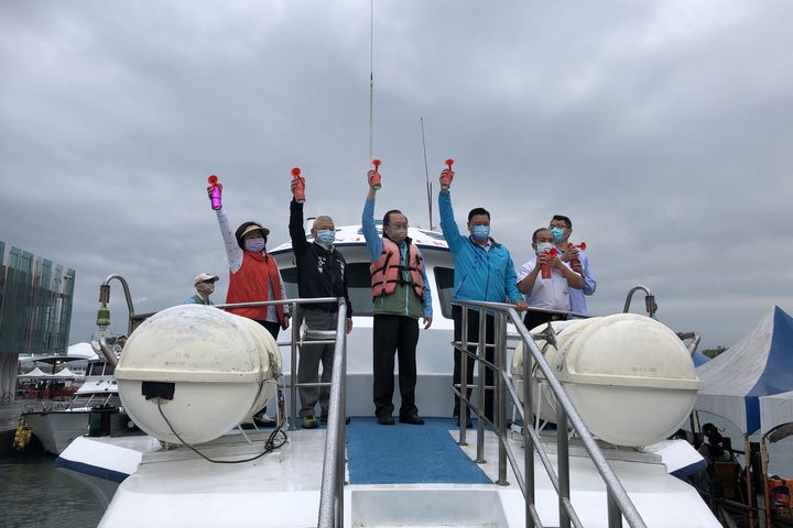 ▲東北角地區海上生態旅遊主題多元，提供遊客夏日出遊好選擇。　圖：東北角暨宜蘭海岸國家風景區管理處／提供