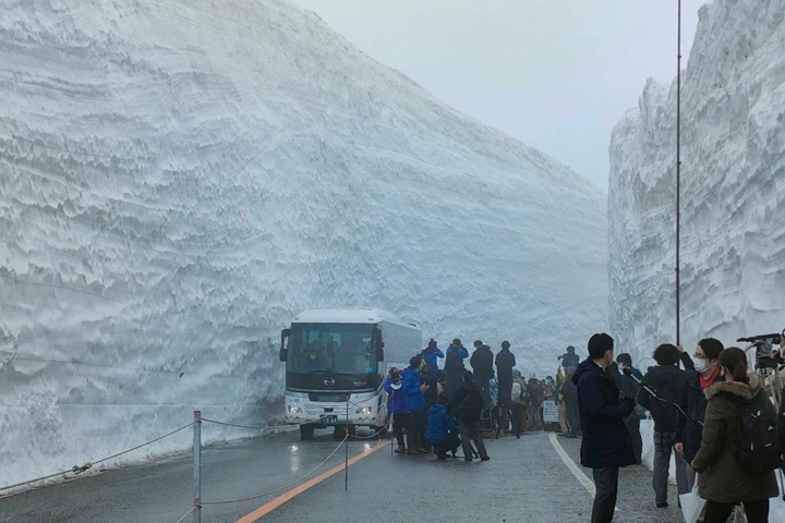 ▲2022年開山當日雖然陰雨綿綿，仍有許多媒體到訪報導開山盛況！　圖：向日遊顧問有限公司／來源