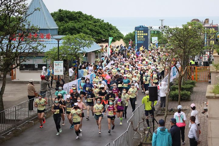 ▲第7屆新北市鐵道馬拉松接力賽超過6180名跑者參與。　圖：新北市政府觀光旅遊局／提供