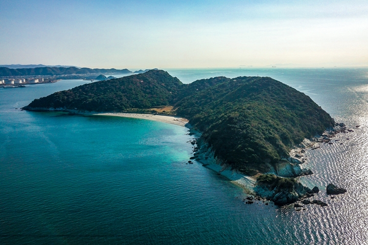 和歌山縣的無人島「地之島」主打無人島露營。　圖：株式会社ジョブライブ／來源