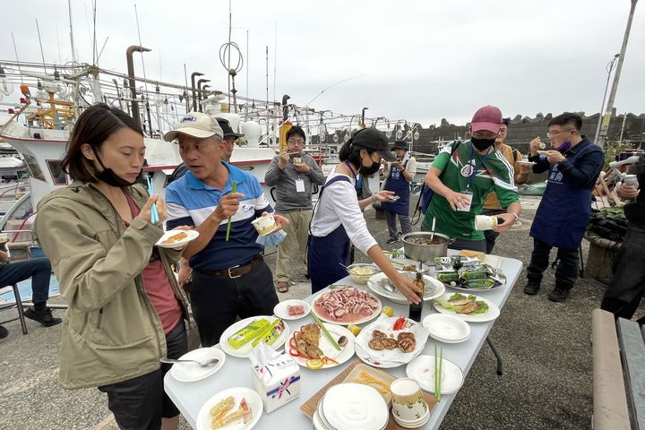 ▲以當季食材進行分組料理創意激盪，有趣又歡樂。　圖：東北角暨宜蘭海岸國家風景區管理處／提供