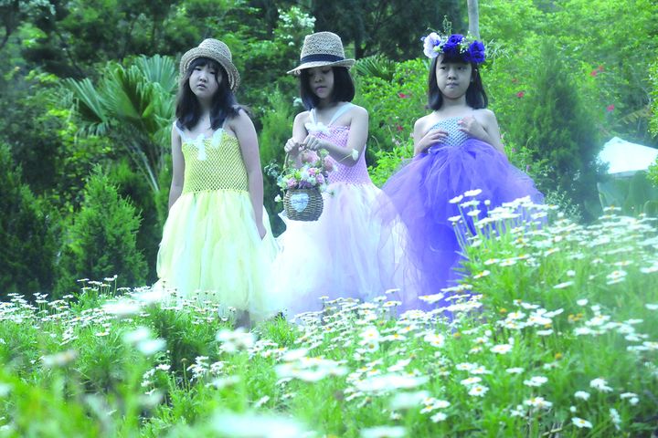 小朋友可體驗穿上公主禮服在花園拍照留影。　圖：安妮公主花園／提供