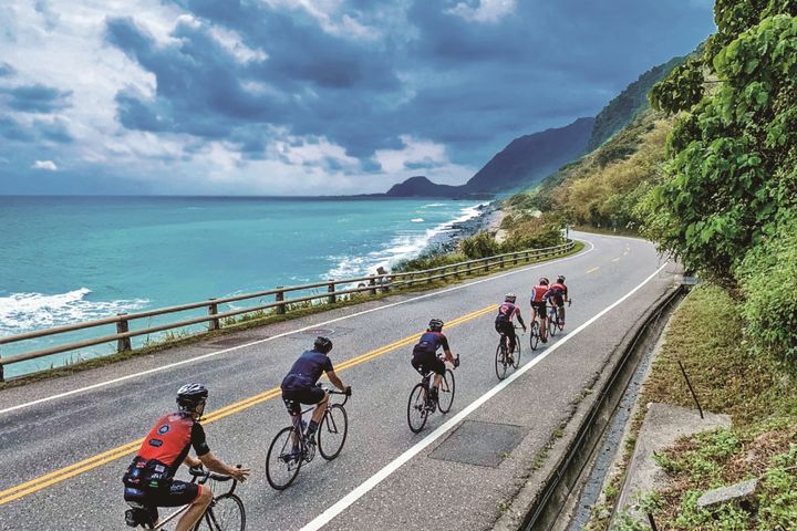 北海岸沿線海天美景是絕佳自行車路線。　圖：北海岸及觀音山國家風景區管理處／提供