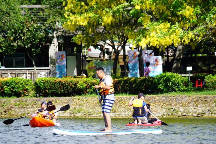 ▲2022虎頭埤阿勃勒花季安排水上遊憩活動。　圖：臺南市政府觀光旅遊局虎頭埤風景區管理所／提供