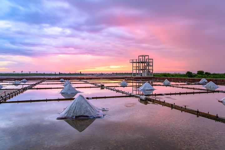 台南井仔腳鹽田之美。　圖：shutterstock／來源 