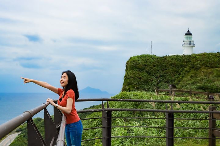 貢寮三貂角，在希臘白的燈塔下俯瞰太平洋。　圖：新北市政府觀光旅遊局／提供