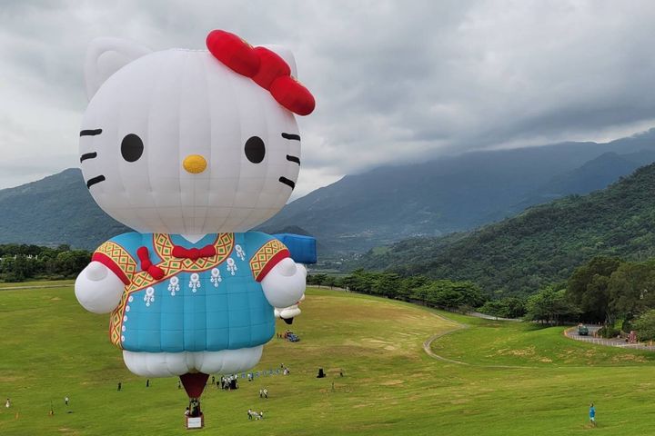 ▲「2022臺灣國際熱氣球嘉年華」有全球唯一的HELLO KITTY熱氣球。　圖：臺東縣政府交通及觀光發展處觀光遊憩科／提供