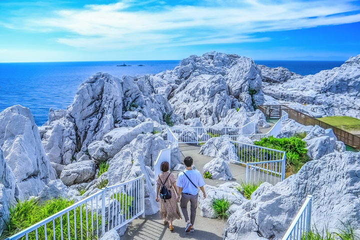 「白崎海洋公園」的美景又被譽為日本愛琴海，藍白交織風貌相當吸睛。　圖：和歌山県観光連盟／來源