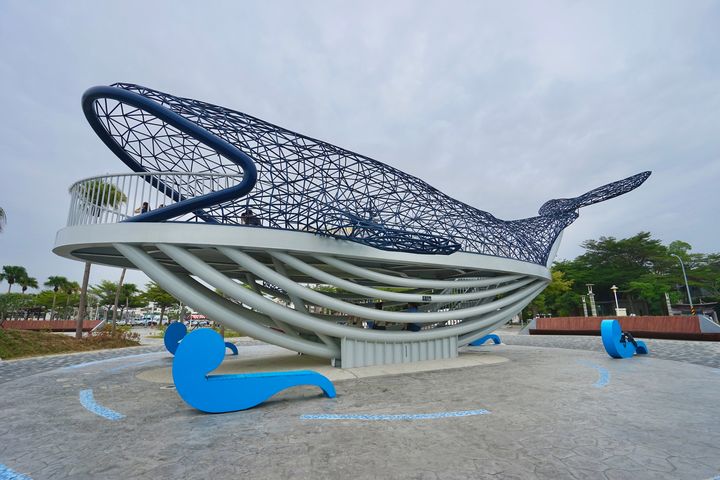 ▲台南安平鯨魚裝置藝術_大魚的祝福。　圖：shutterstock／來源