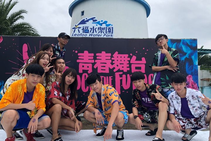 ▲暑假開放的六福水樂園特別舉辦『青春舞台』活動，邀請年輕學子加盟演出。　圖：六福村主題遊樂園／提供