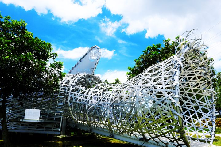 ▲巨型的「桃機一號」在公園內成為打卡熱點。　圖：桃園市政府觀光旅遊局／提供