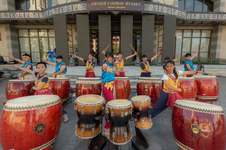 2022縱谷客韻季定目劇彩排定裝，呈現鼓藝文化。　圖：花蓮縣政府客家事務處／提供 