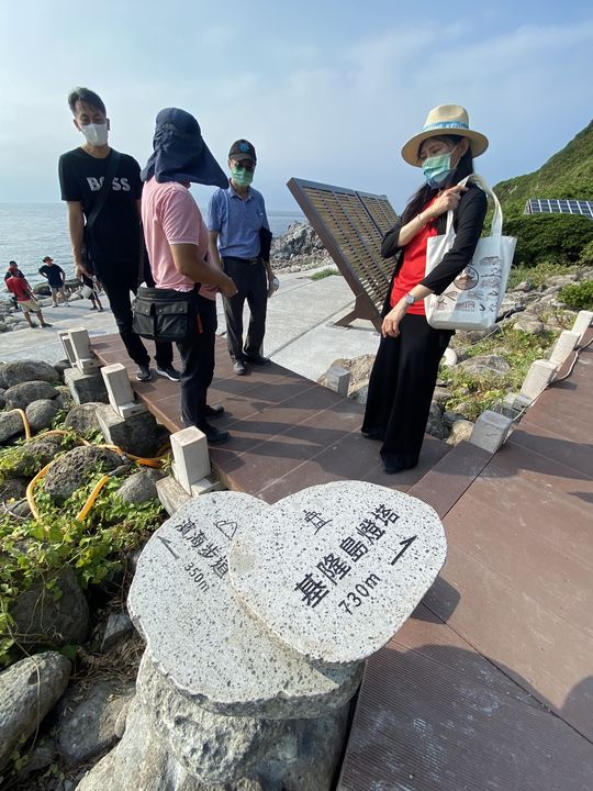 ▲發揮地景與島上風景，告示指標牌設計更有看點。　圖：基隆市政府觀光及城市行銷處／提供