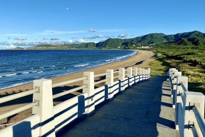 ▲遠眺海景與舊金山沙灘。　圖：北海岸及觀音山國家風景區管理處／提供