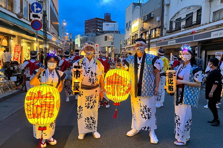 ▲臺北市政府觀光傳播局參加日本國家重要無形民俗文化財青森縣弘前睡魔祭及遊行活動，推廣2023臺灣燈會在台北。　圖：臺北市政府觀光傳播局／提供