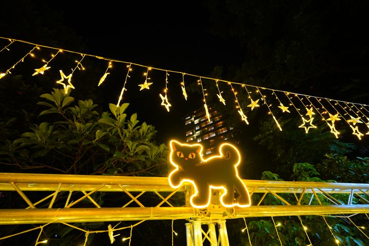 ▲裝置燈區－黑貓使魔。　圖：台北市溫泉發展協會／提供