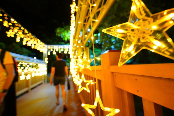 《北投女巫魔法節》7大裝置燈區成為溫泉鄉魔法場景。　圖：台北市溫泉發展協會／提供 