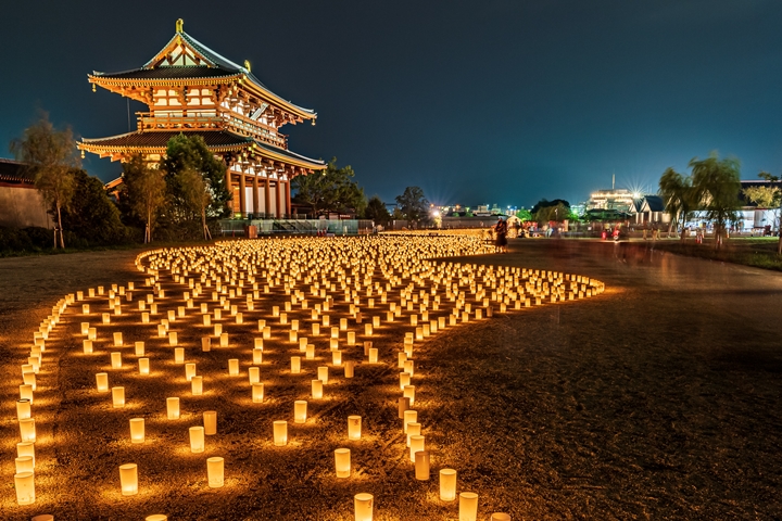 朱雀門「燈花會」在祭典期間每天日落後登場，為盛夏玩奈良的必追美景。　圖：写真AC／來源