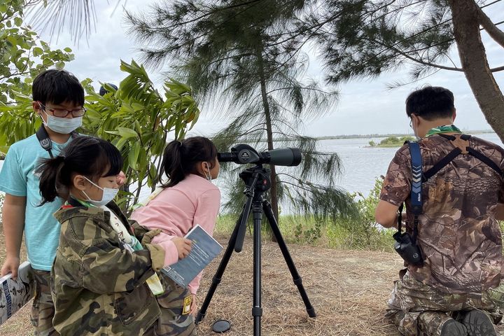 ▲觀鳥馬拉松也開放親子組隊參加。　圖：雲嘉南濱海國家風景區管理處／提供