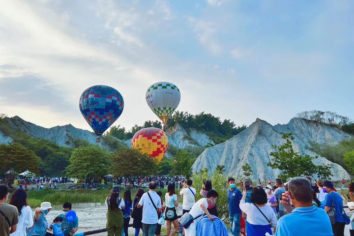 ▲9月即將登場最夯的熱氣球繫留體驗及光影展演。　圖：高雄市政府觀光局／提供