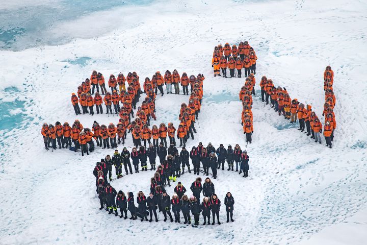 ▲旅客下船就能輕鬆在正北極中心點拍照打卡。　圖：龐洛郵輪／提供