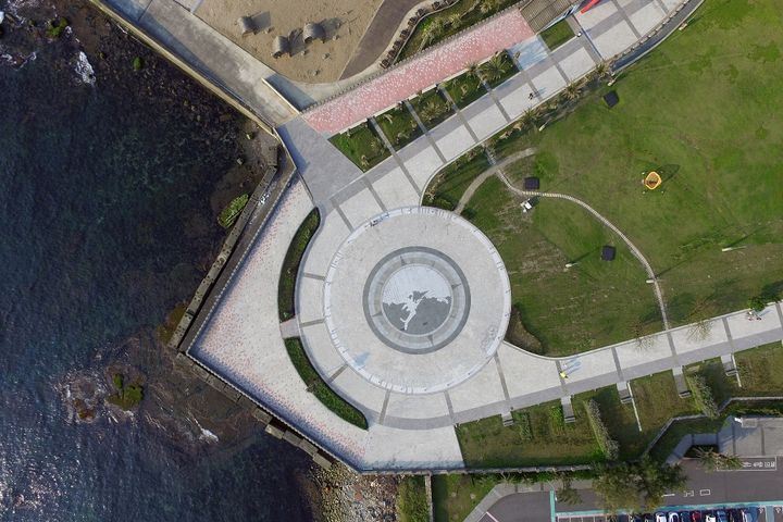 和平島的羅盤廣場與通用步道。　圖：北海岸及觀音山國家風景區管理處／提供