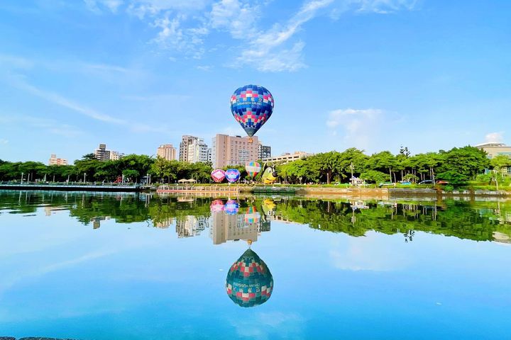 「2022高雄愛．月熱氣球」將於9/16下午開始在愛河再啟航程。　圖：高雄市政府觀光局／提供