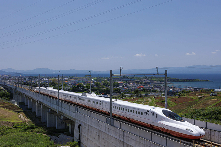 西九州新幹線的列車海鷗號由豪華寢台列車七星號的設計師水戶岡鋭治所打造。　圖：JR九州／提供
