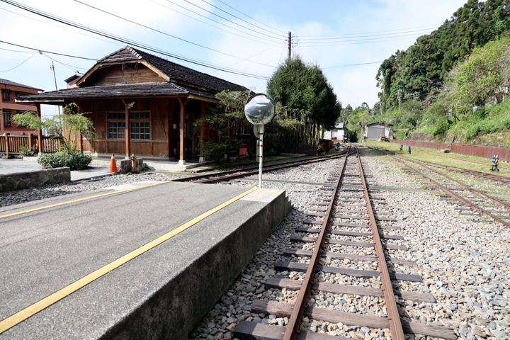 ▲見證阿里山林業鐵路興衰的奮起湖車站建築。　記者-周威廷／攝