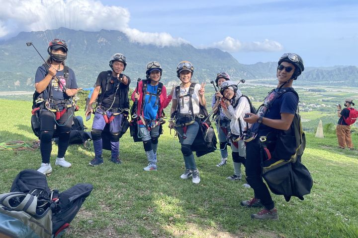 ▲在鹿野高台體驗臺東翱翔飛行傘，俯瞰臺東美景。　圖：品保協會／提供