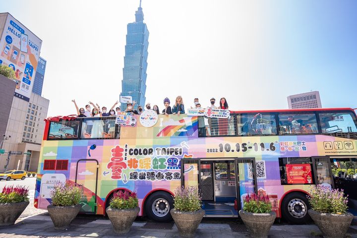 ▲深受好評的「彩虹觀光巴士Tour」。　圖：臺北市政府觀光傳播局／提供