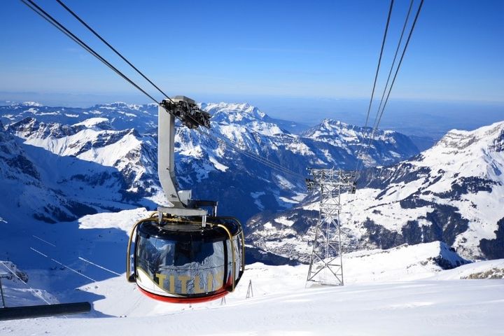 瑞士鐵力士山－360度旋轉纜車俯瞰名峰雪景。　圖：喜鴻假期／提供